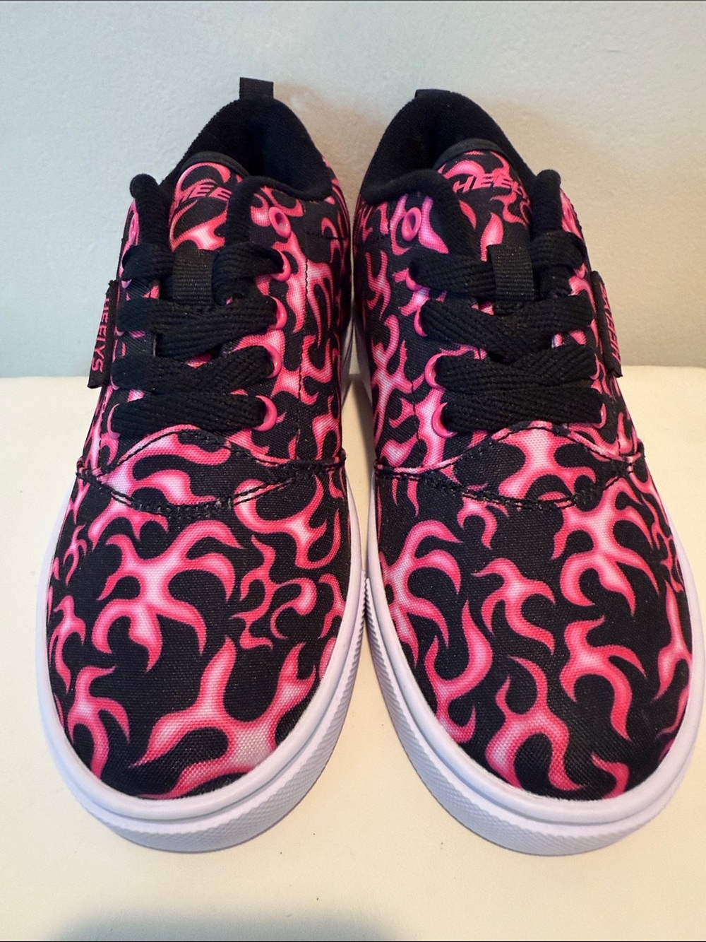 Heelys Pro 20 Prints Black and Pink Flame Print, Y3, NWOT